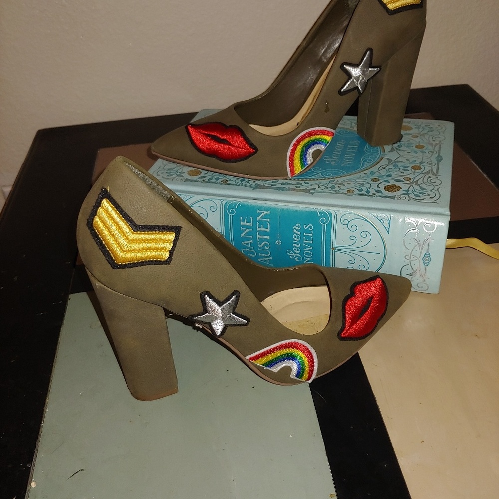Heels - Picture 3 of 3